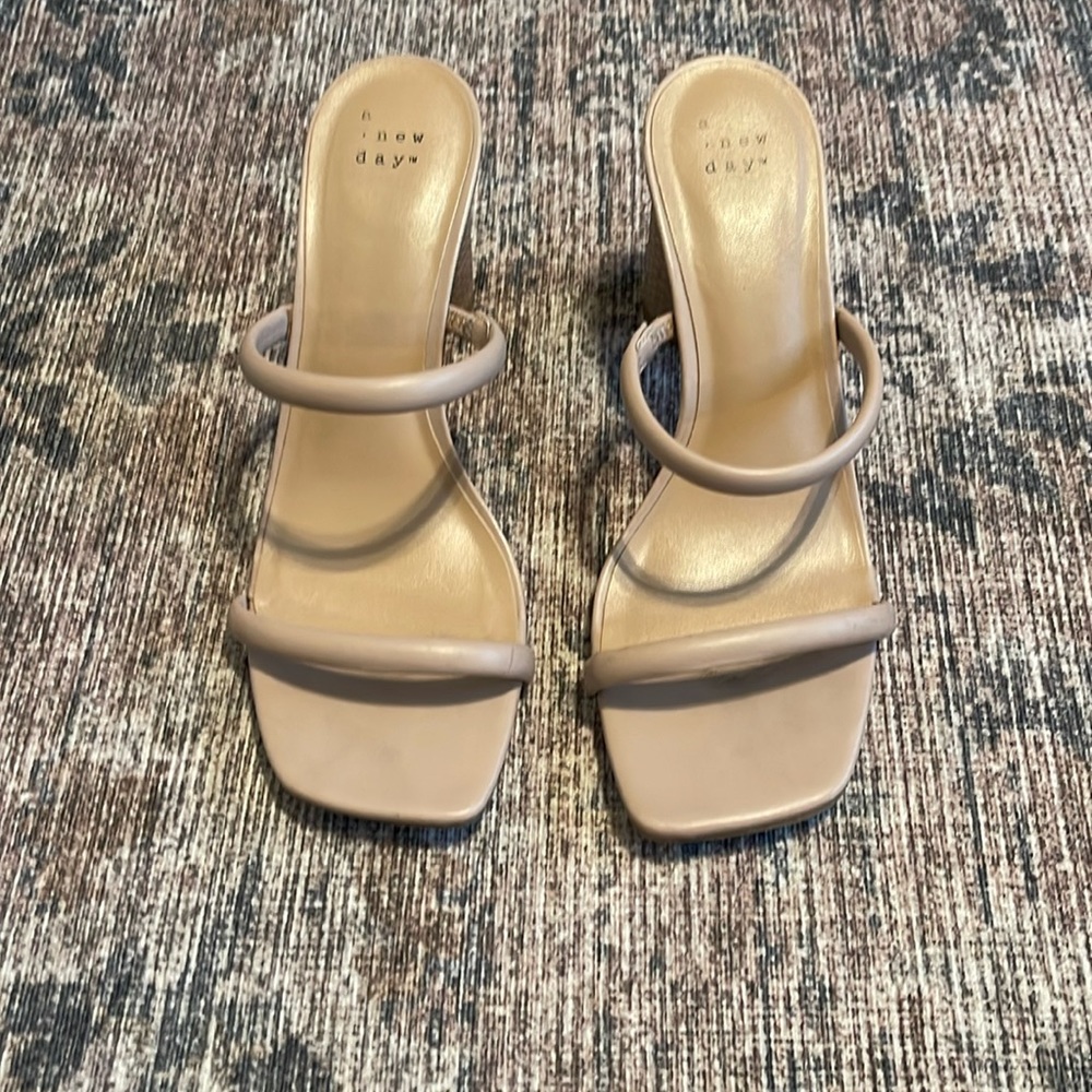 A new day block sandal size 8